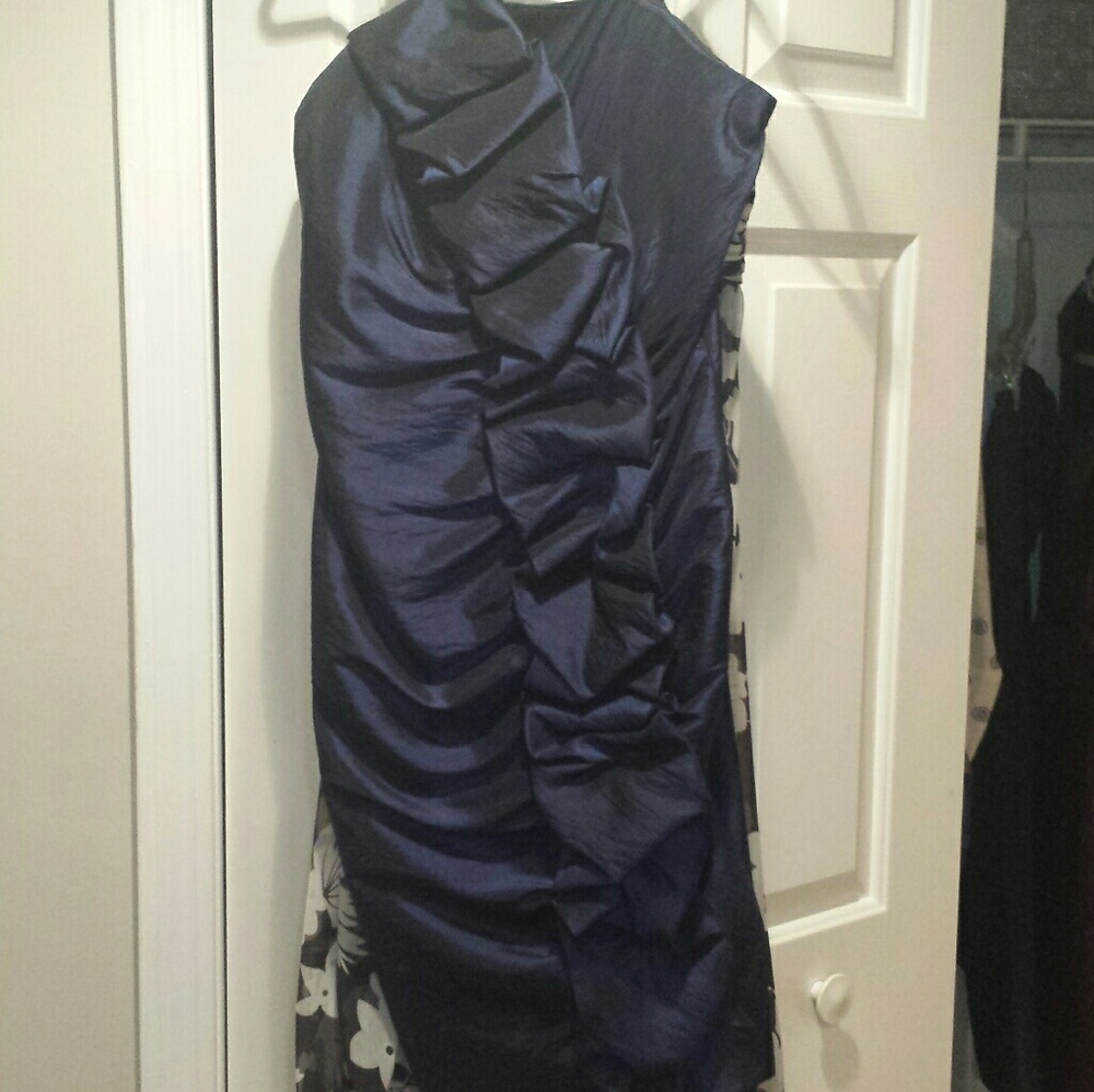 Party dress - Picture 2 of 4